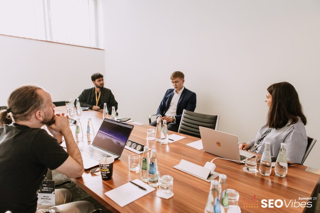 Katarina Dahlin SEO-expert having a mastermind and workshop at SEO-Vibes Zakopane in 2025